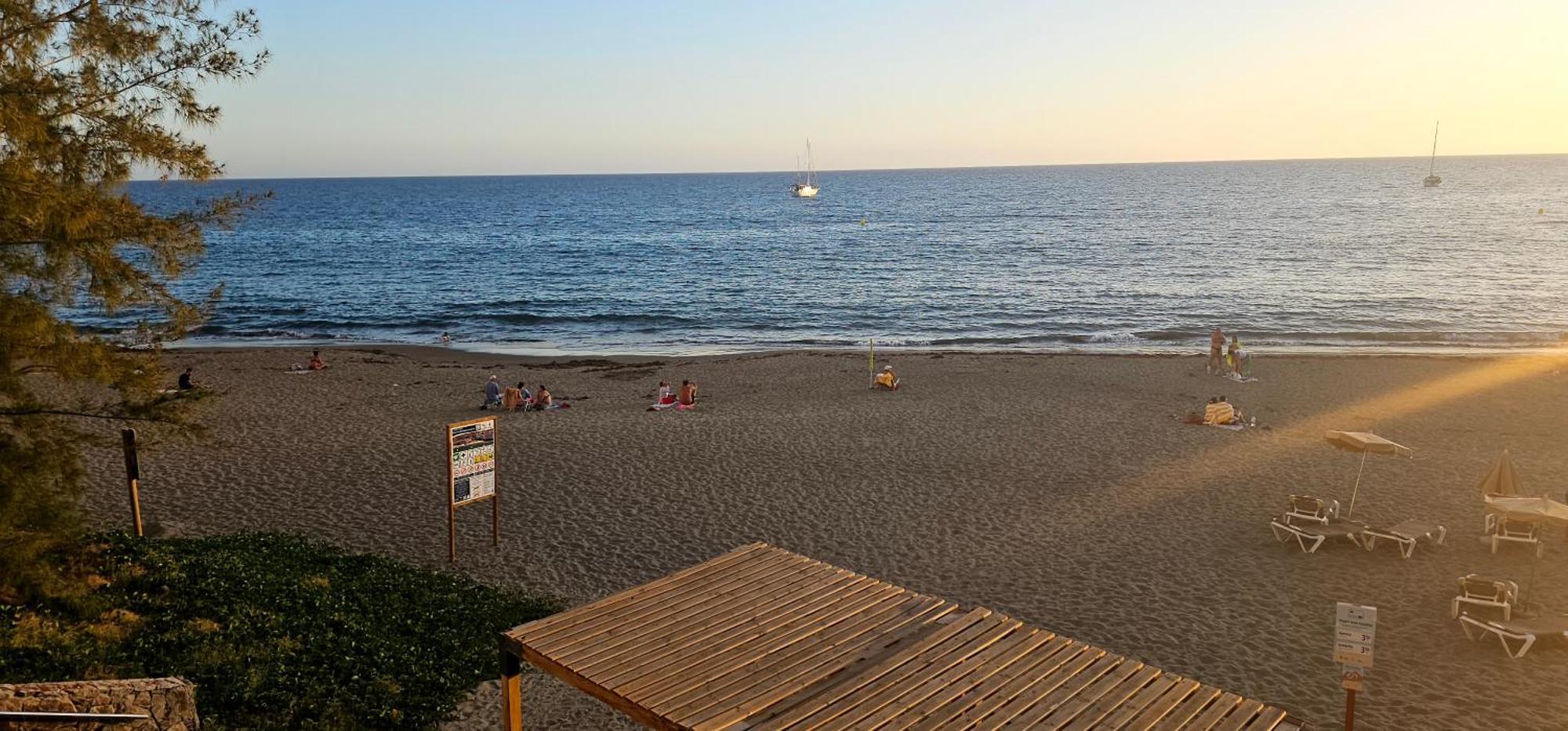 Beachfront Patalavaca Ngoại thất bức ảnh